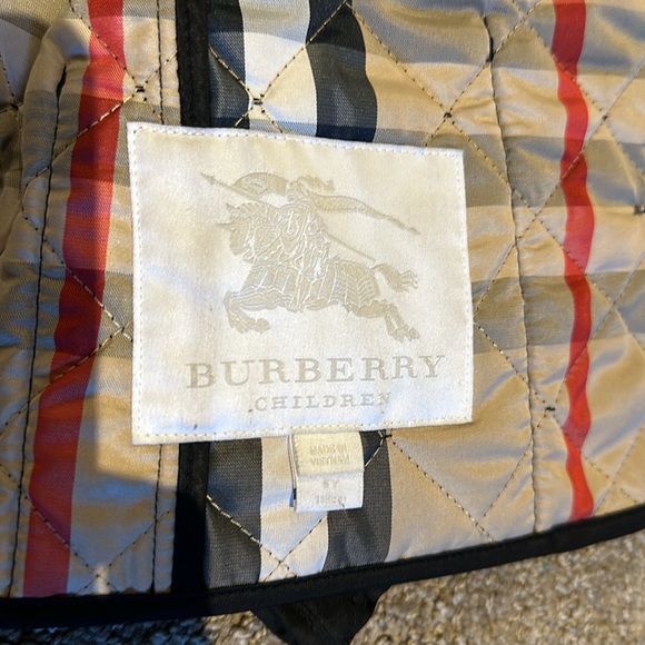 Authentic Burberry jacket - Picture 5 of 15